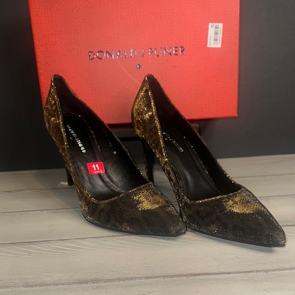 Donald J. Pliner Women's Black and Gold Heels